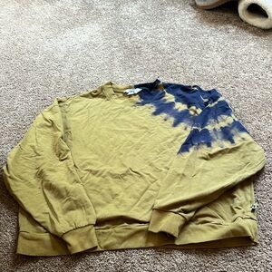 Green and blue cropped crewneck